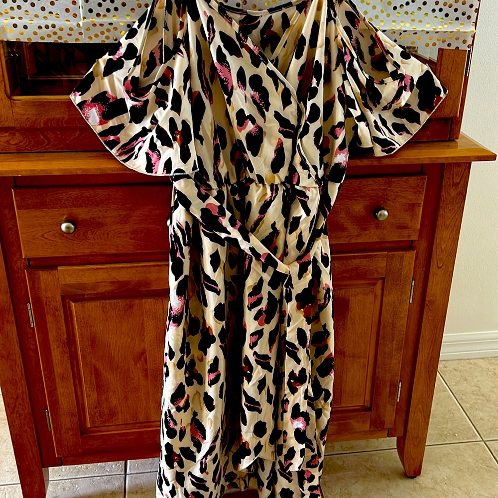 ROSS , 3X, wash n wear. Light weight dress. Flowy, black, pink, beige and gold.